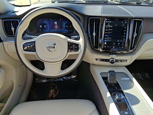 2023 Volvo XC60 Plus Bright Theme
