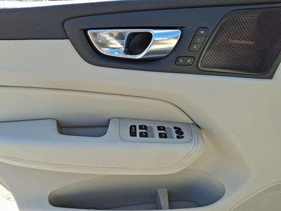 2023 Volvo XC60 Plus Bright Theme