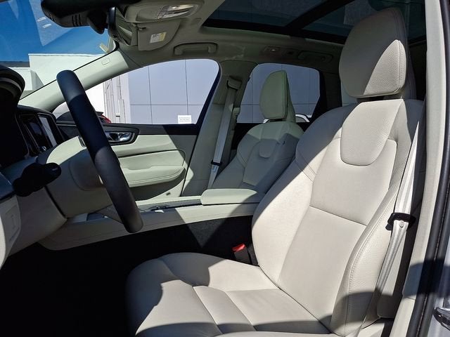 2023 Volvo XC60 Plus Bright Theme