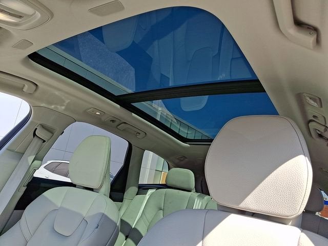 2023 Volvo XC60 Plus Bright Theme