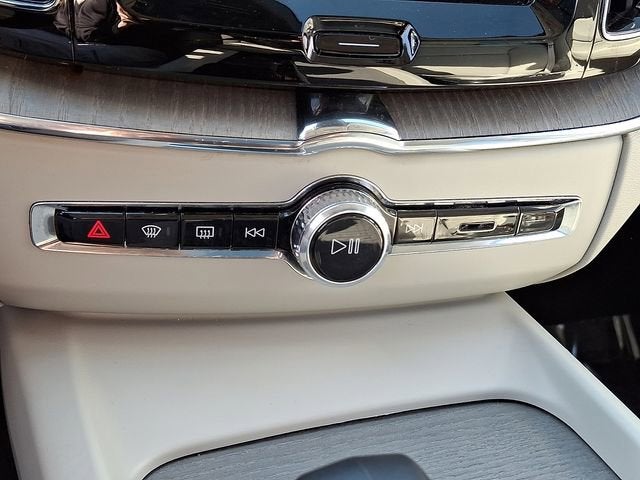 2023 Volvo XC60 Plus Bright Theme