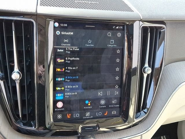 2023 Volvo XC60 Plus Bright Theme