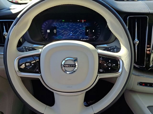 2023 Volvo XC60 Plus Bright Theme