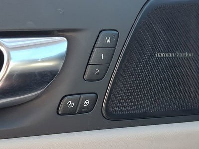 2023 Volvo XC60 Plus Bright Theme