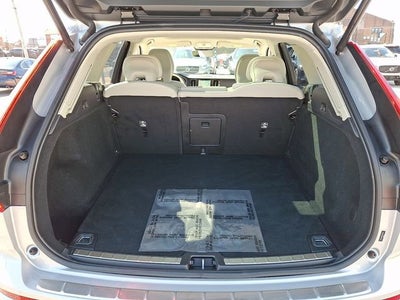 2023 Volvo XC60 Plus Bright Theme