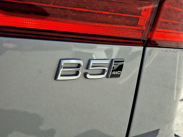 2023 Volvo XC60 Plus Bright Theme