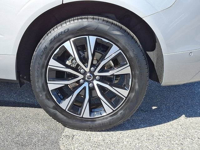 2023 Volvo XC60 Plus Bright Theme