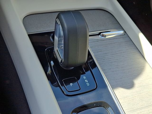 2023 Volvo XC60 Plus Dark Theme