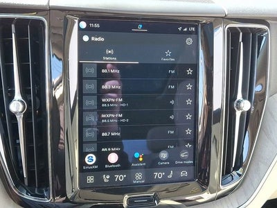 2023 Volvo XC60 Plus Dark Theme