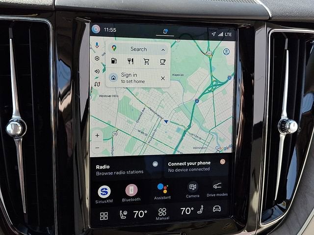 2023 Volvo XC60 Plus Dark Theme