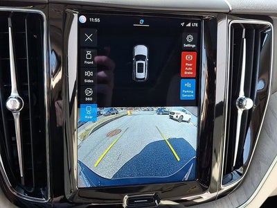 2023 Volvo XC60 Plus Dark Theme