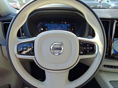 2023 Volvo XC60 Plus Dark Theme