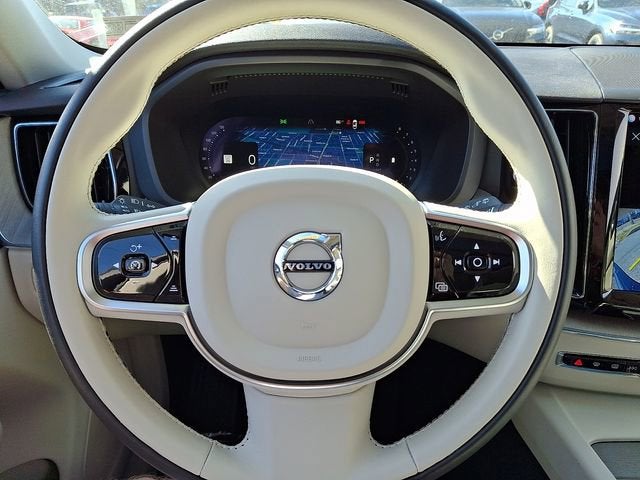 2023 Volvo XC60 Plus Dark Theme