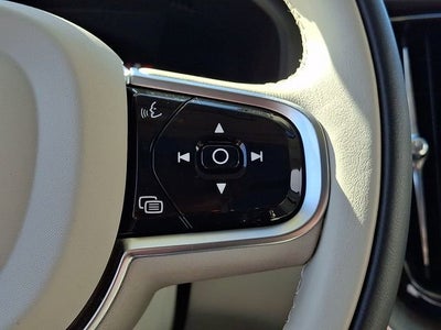 2023 Volvo XC60 Plus Dark Theme