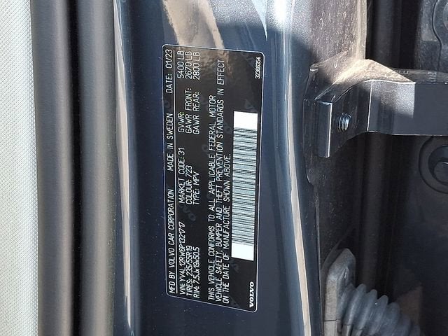 2023 Volvo XC60 Plus Dark Theme