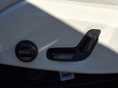 2023 Volvo XC60 Plus Dark Theme