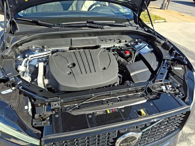 2023 Volvo XC60 Plus Dark Theme