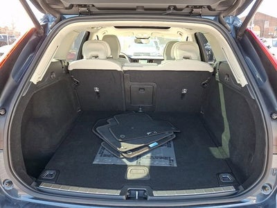 2023 Volvo XC60 Plus Dark Theme