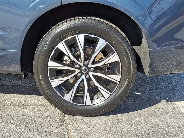 2023 Volvo XC60 Plus Dark Theme