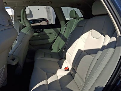 2023 Volvo XC60 Plus Dark Theme