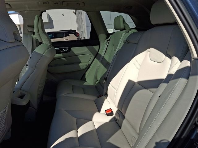 2023 Volvo XC60 Plus Dark Theme