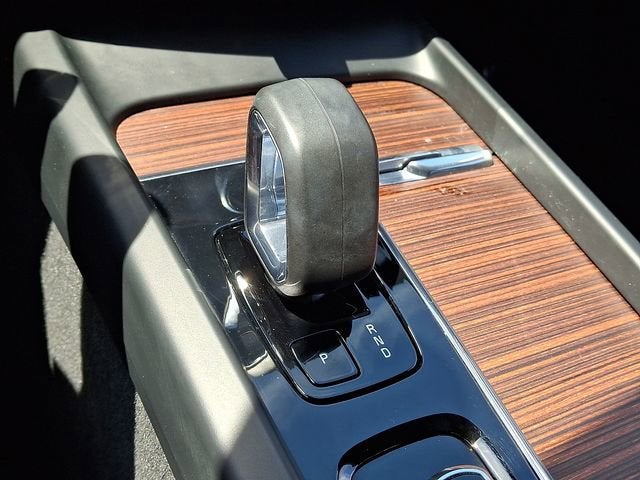 2023 Volvo XC60 Plus Dark Theme