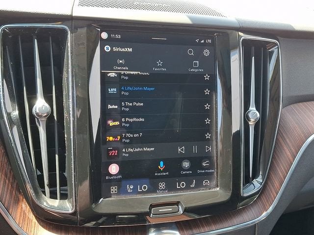 2023 Volvo XC60 Plus Dark Theme