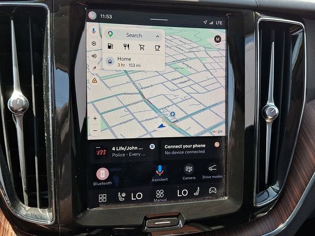 2023 Volvo XC60 Plus Dark Theme