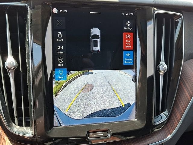 2023 Volvo XC60 Plus Dark Theme