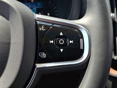 2023 Volvo XC60 Plus Dark Theme