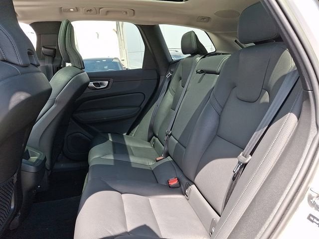 2023 Volvo XC60 Plus Dark Theme