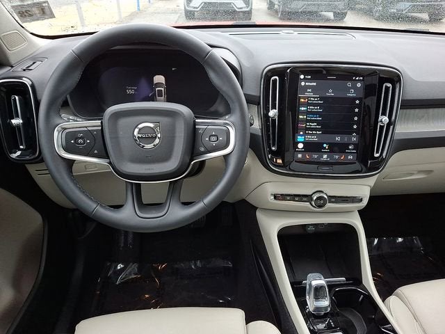 2023 Volvo XC40 Plus Bright Theme