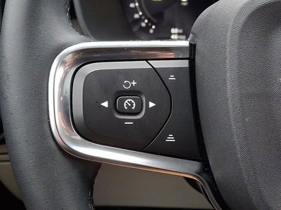 2023 Volvo XC40 Plus Bright Theme