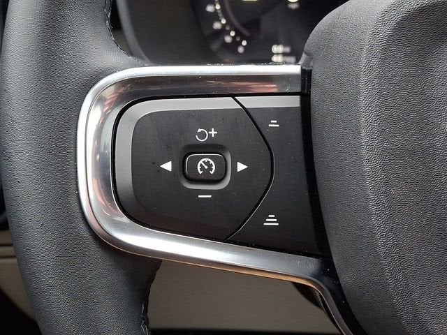 2023 Volvo XC40 Plus Bright Theme