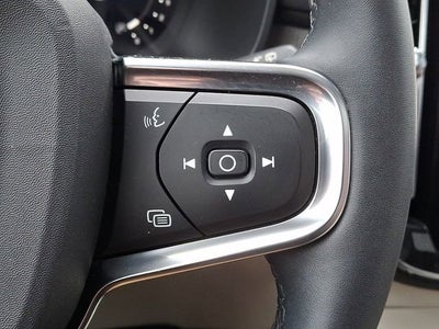 2023 Volvo XC40 Plus Bright Theme