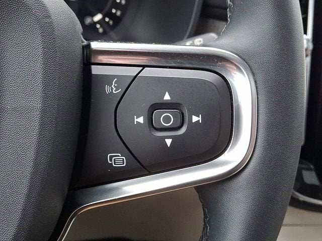 2023 Volvo XC40 Plus Bright Theme