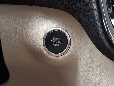 2023 Volvo XC40 Plus Bright Theme