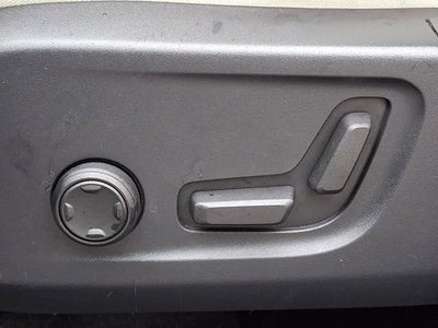 2023 Volvo XC40 Plus Bright Theme