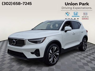 2024 Volvo XC40 B5 Plus Bright Theme