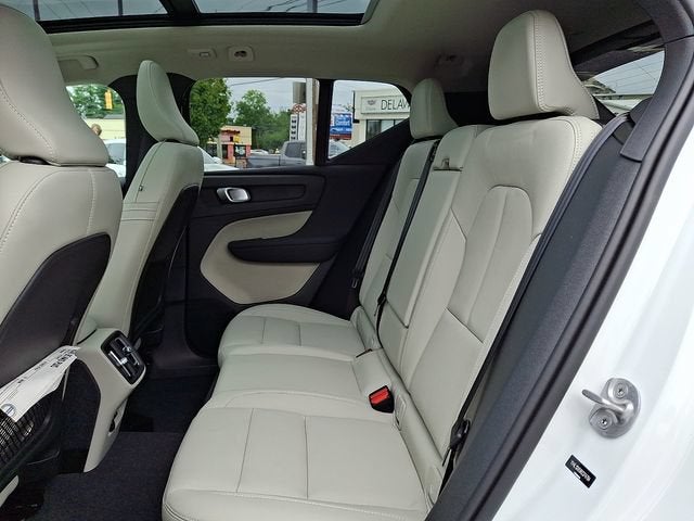 2024 Volvo XC40 B5 Plus Bright Theme