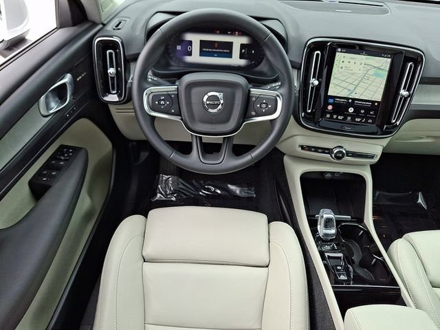 2024 Volvo XC40 B5 Plus Bright Theme