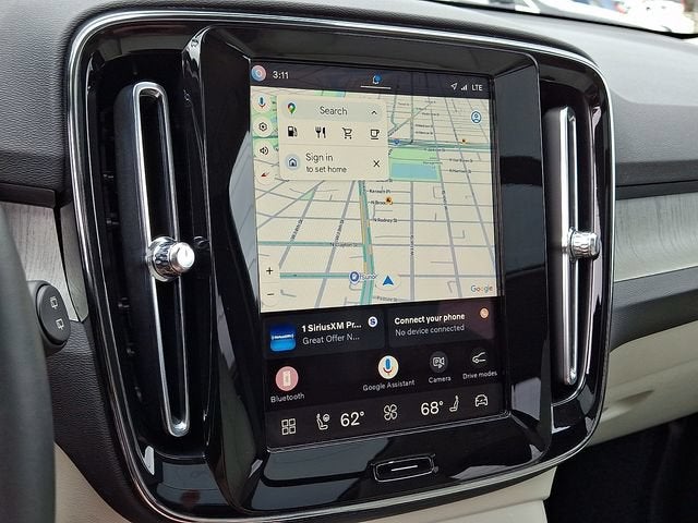 2024 Volvo XC40 B5 Plus Bright Theme