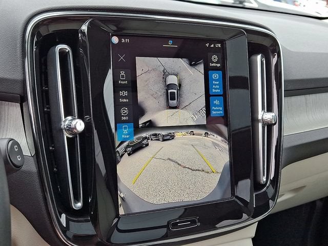 2024 Volvo XC40 B5 Plus Bright Theme