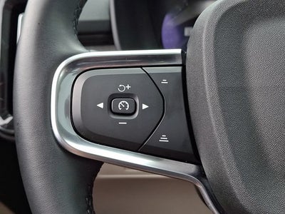 2024 Volvo XC40 B5 Plus Bright Theme