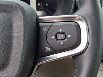 2024 Volvo XC40 B5 Plus Bright Theme