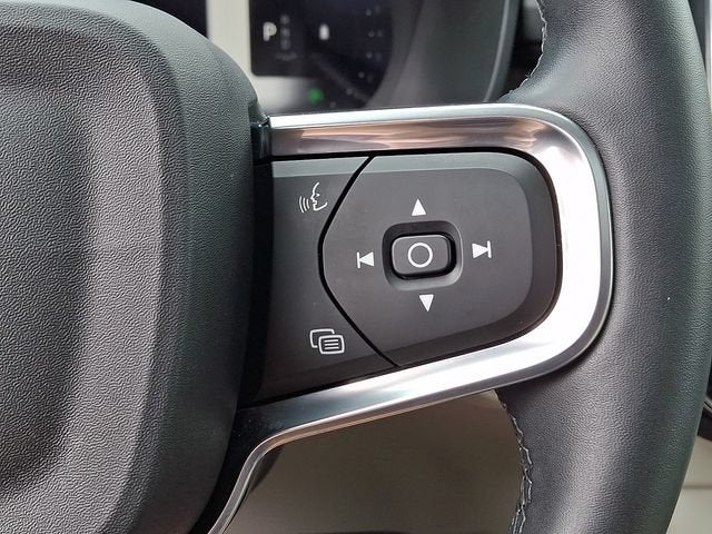 2024 Volvo XC40 B5 Plus Bright Theme