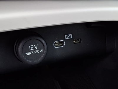 2024 Volvo XC40 B5 Plus Bright Theme