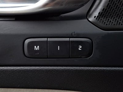 2024 Volvo XC40 B5 Plus Bright Theme