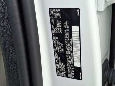2024 Volvo XC40 B5 Plus Bright Theme