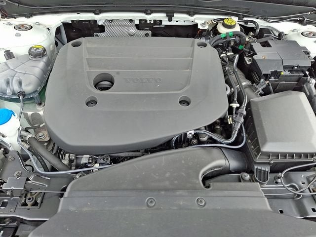 2024 Volvo XC40 B5 Plus Bright Theme